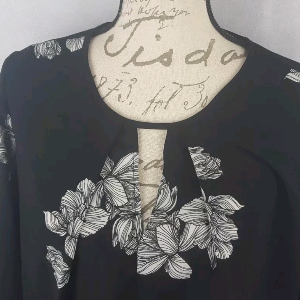 ⭐Japna black floral blouse - Picture 3 of 6